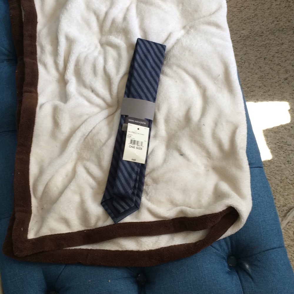 Van Heusen tie
